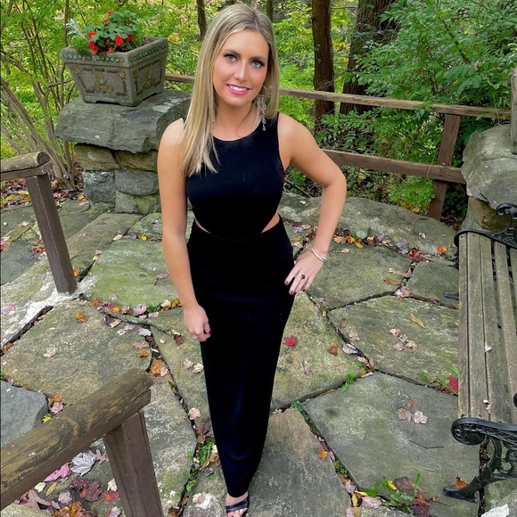 Meet your Posher, Ariana - Picture 1 of 3